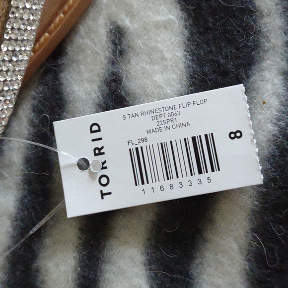 ๐ฃTORRID Clear Rhinestone Sunnie Flip Flops Reasonal Priced - Picture 7 of 15